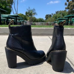 Dr. Martens Magdalena Boots